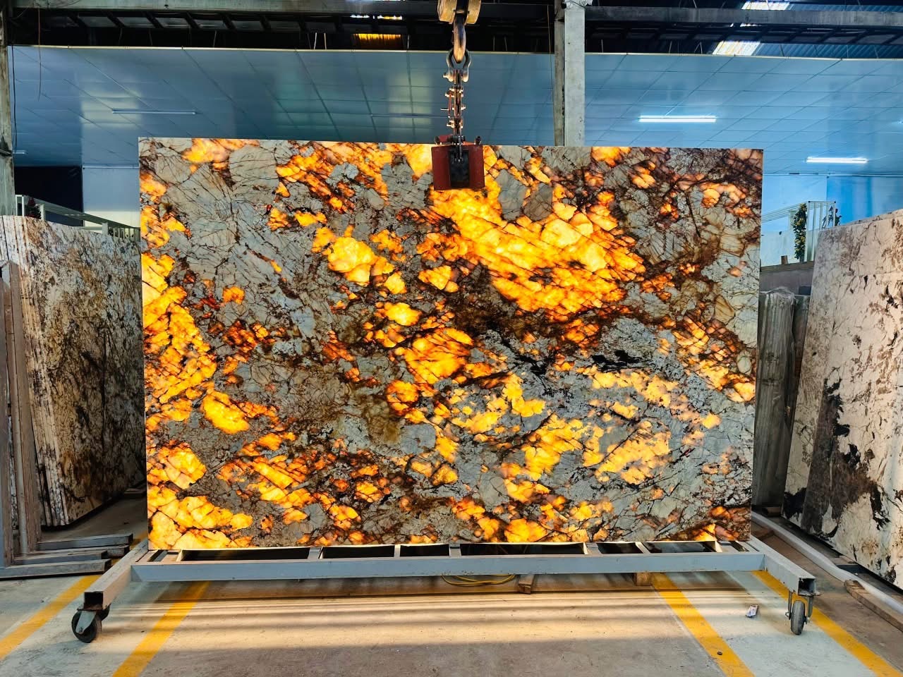 Tranh đá tự nhiên Patagonia Gold sang trọng