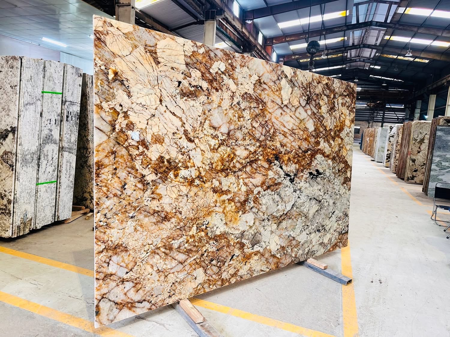 Tranh đá tự nhiên Patagonia Gold sang trọng